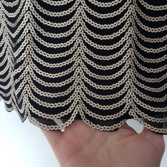 Emmelee Sequin Scalloped Hem Shirt Size XS Black Lightweight Ivory Accent - Picture 5 of 9